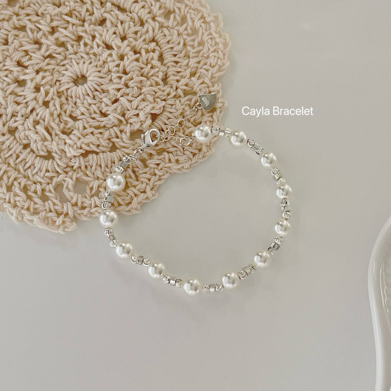 Cayla & Rossy Freshwater White Pearls with Heart Pendant Bracelet