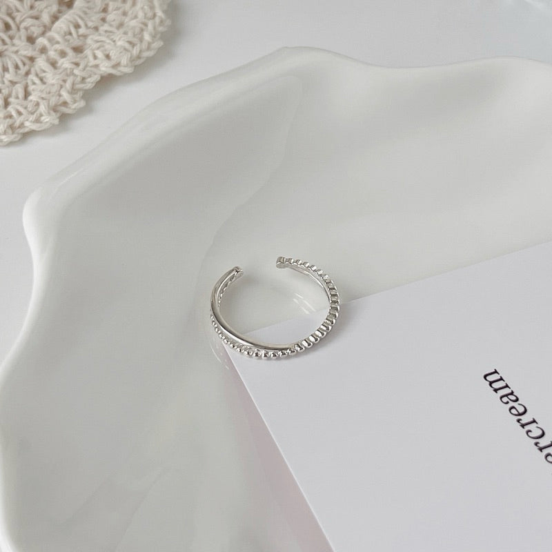 Olivia Simple Entwined Ring