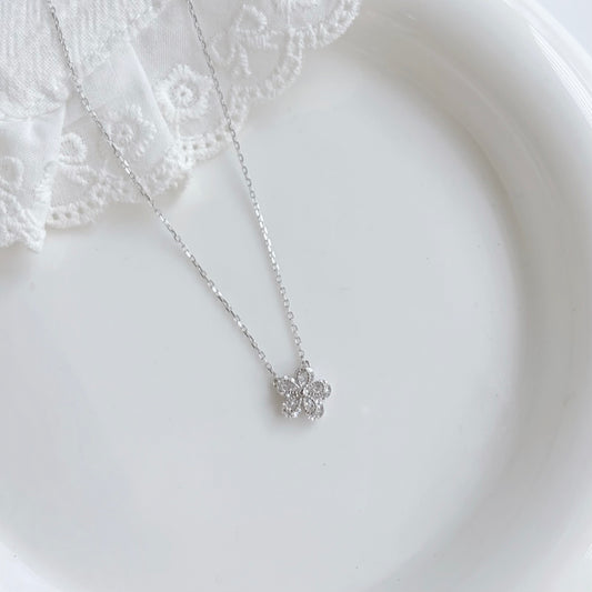Evia Floral Necklace