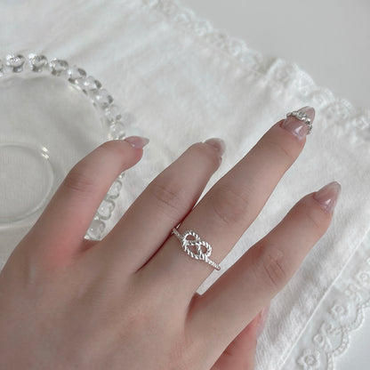 Charlotte Pretzel Ring 🥨