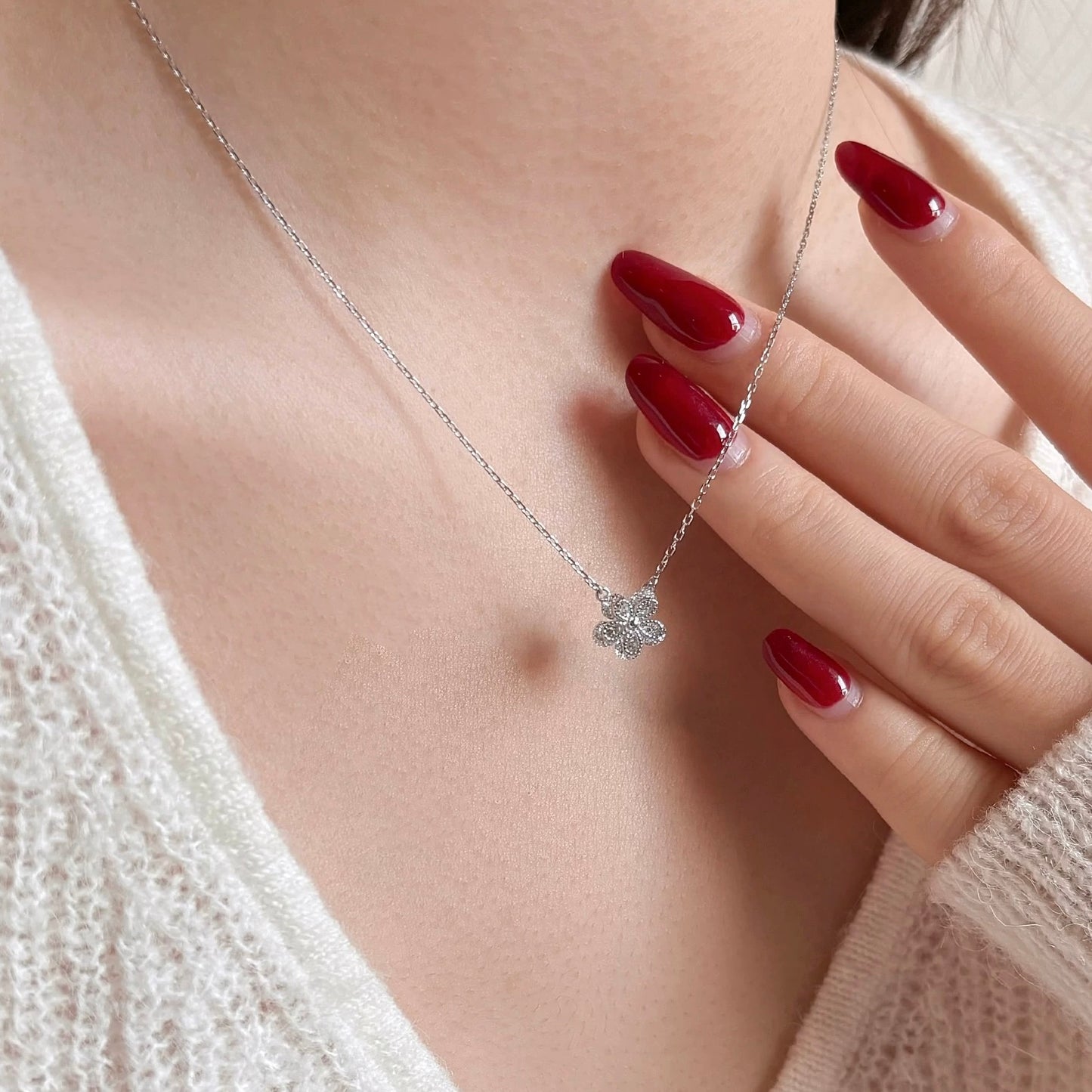Evia Floral Necklace