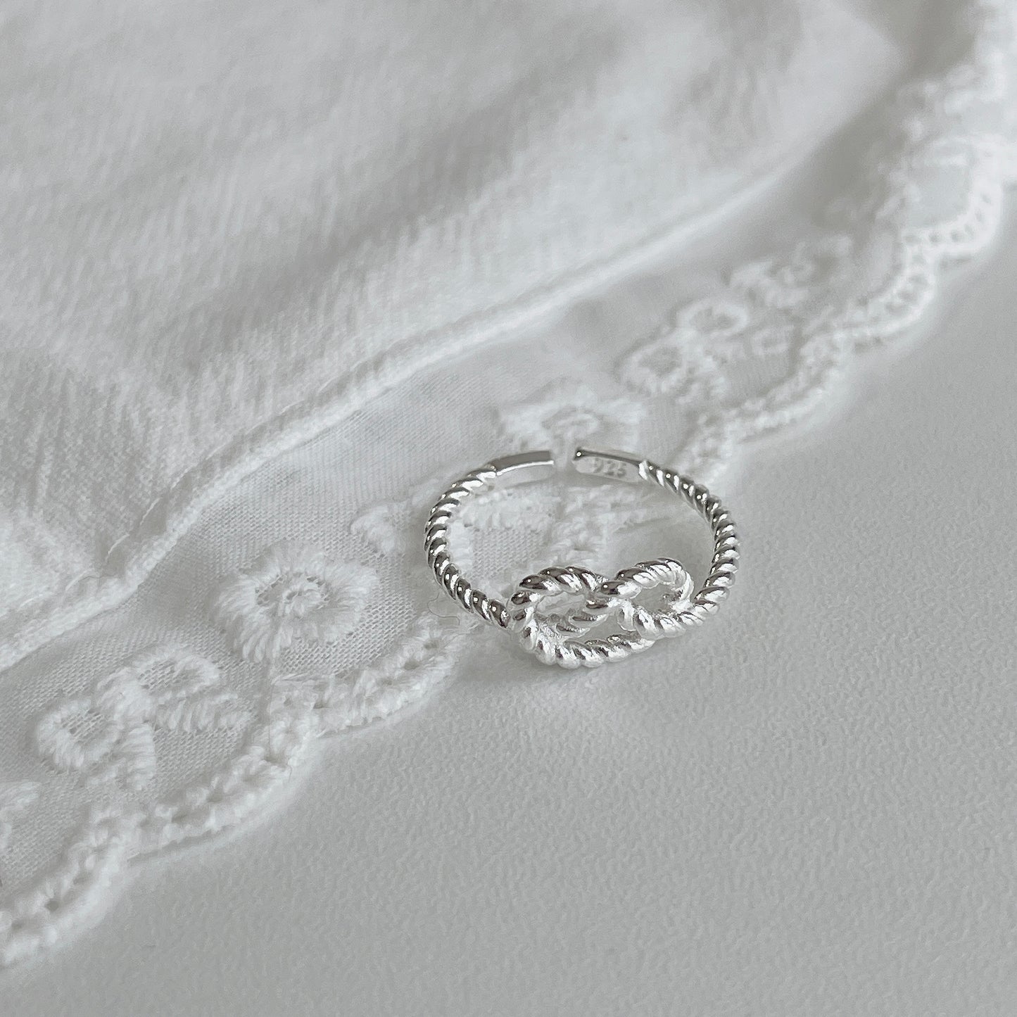 Charlotte Pretzel Ring 🥨