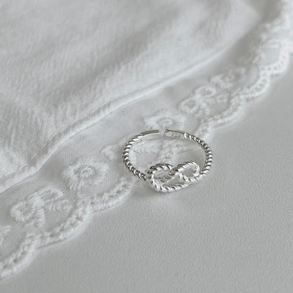 Charlotte Pretzel Ring 🥨