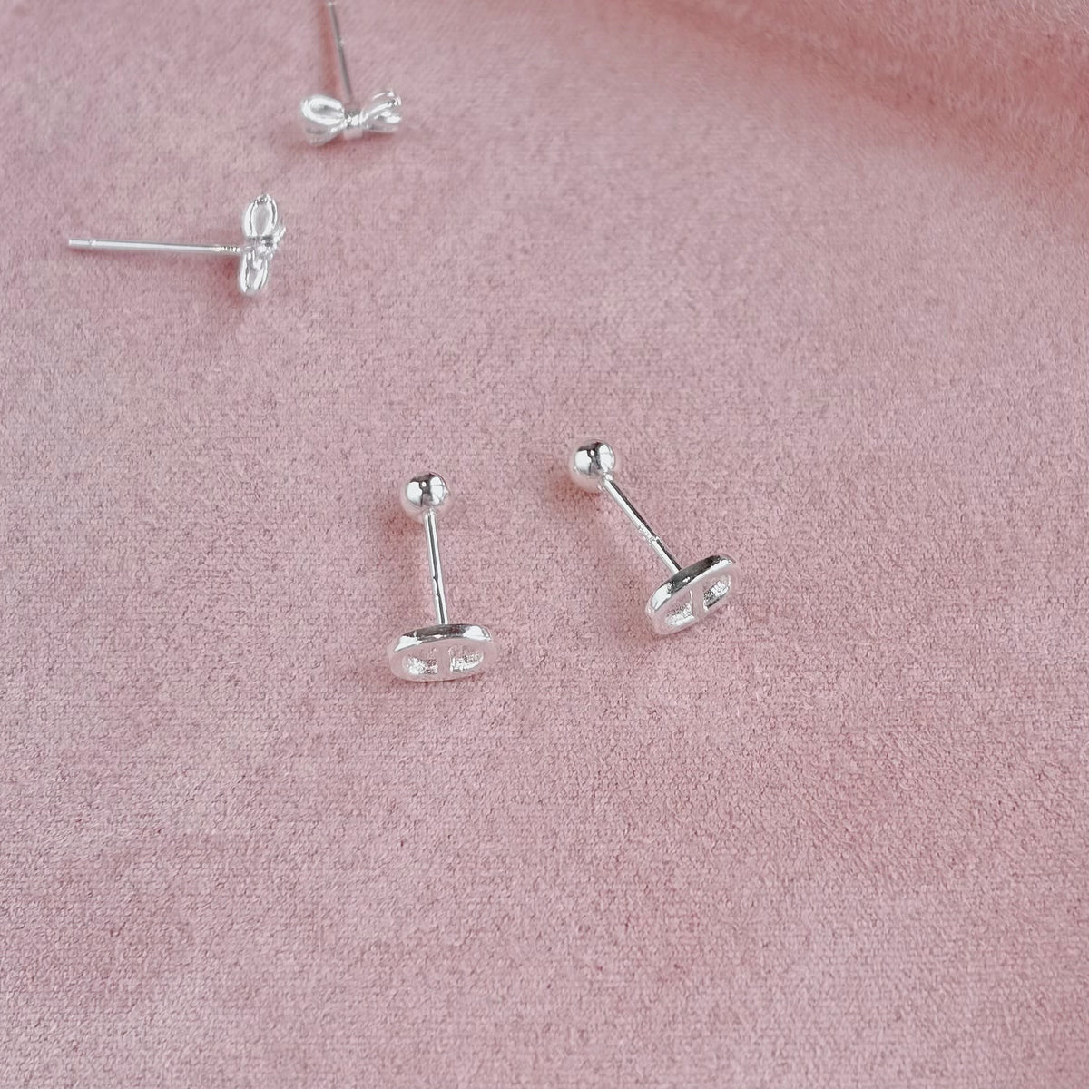 Eve Oval Micro Stud Earrings