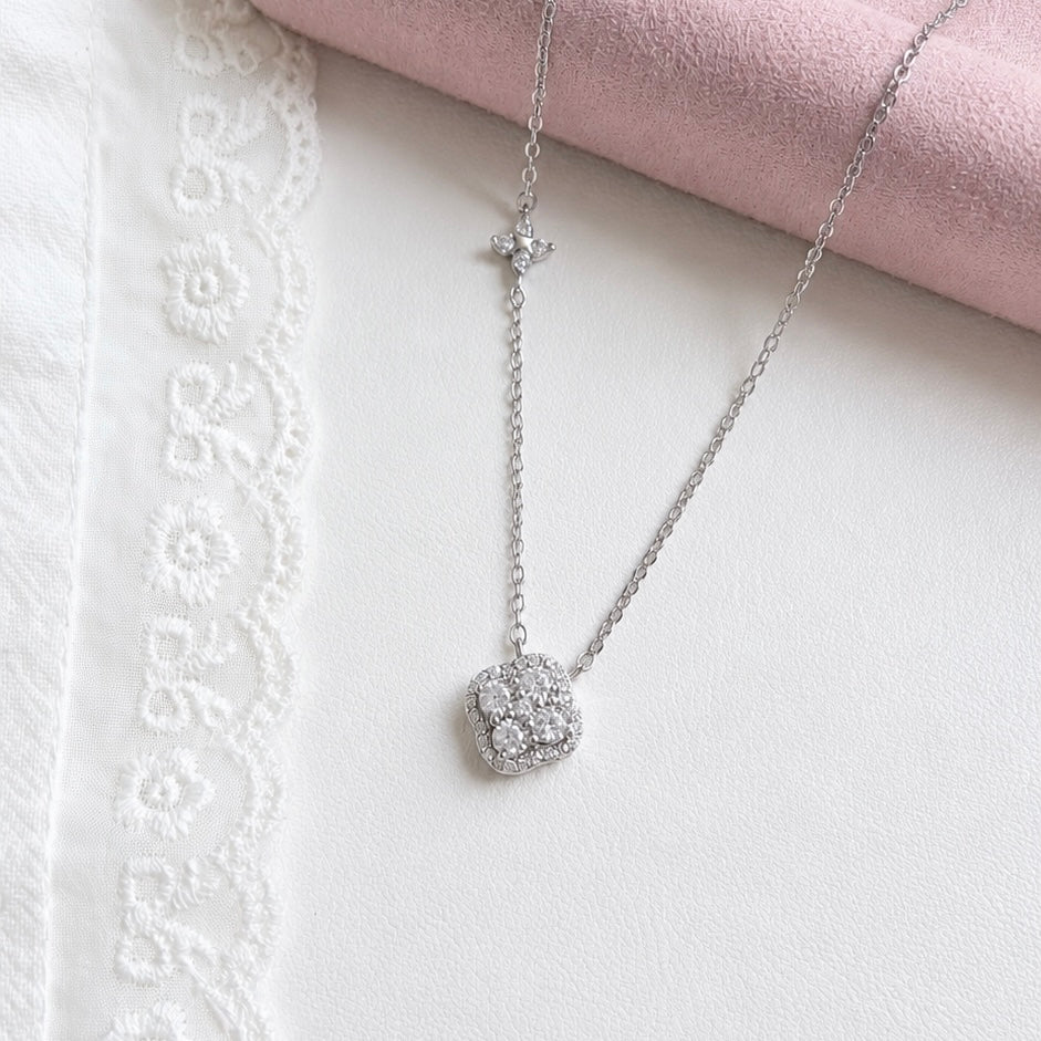 Erina Duo Clover Necklace