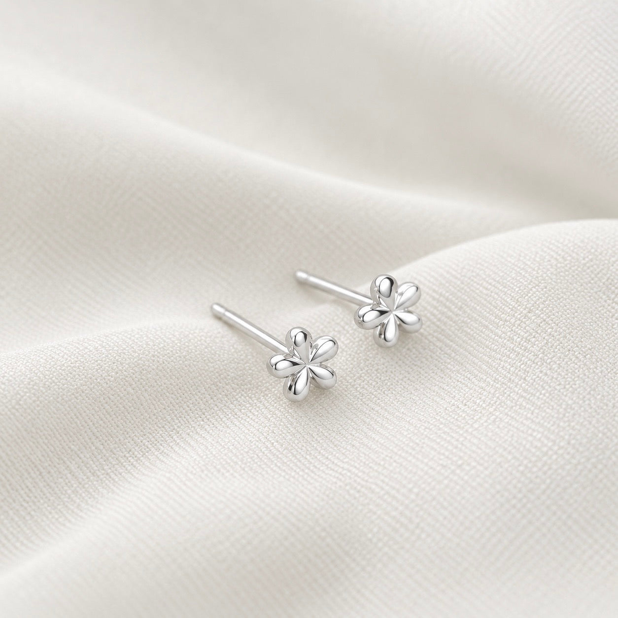 Ivy Mini Flower Stud Earrings
