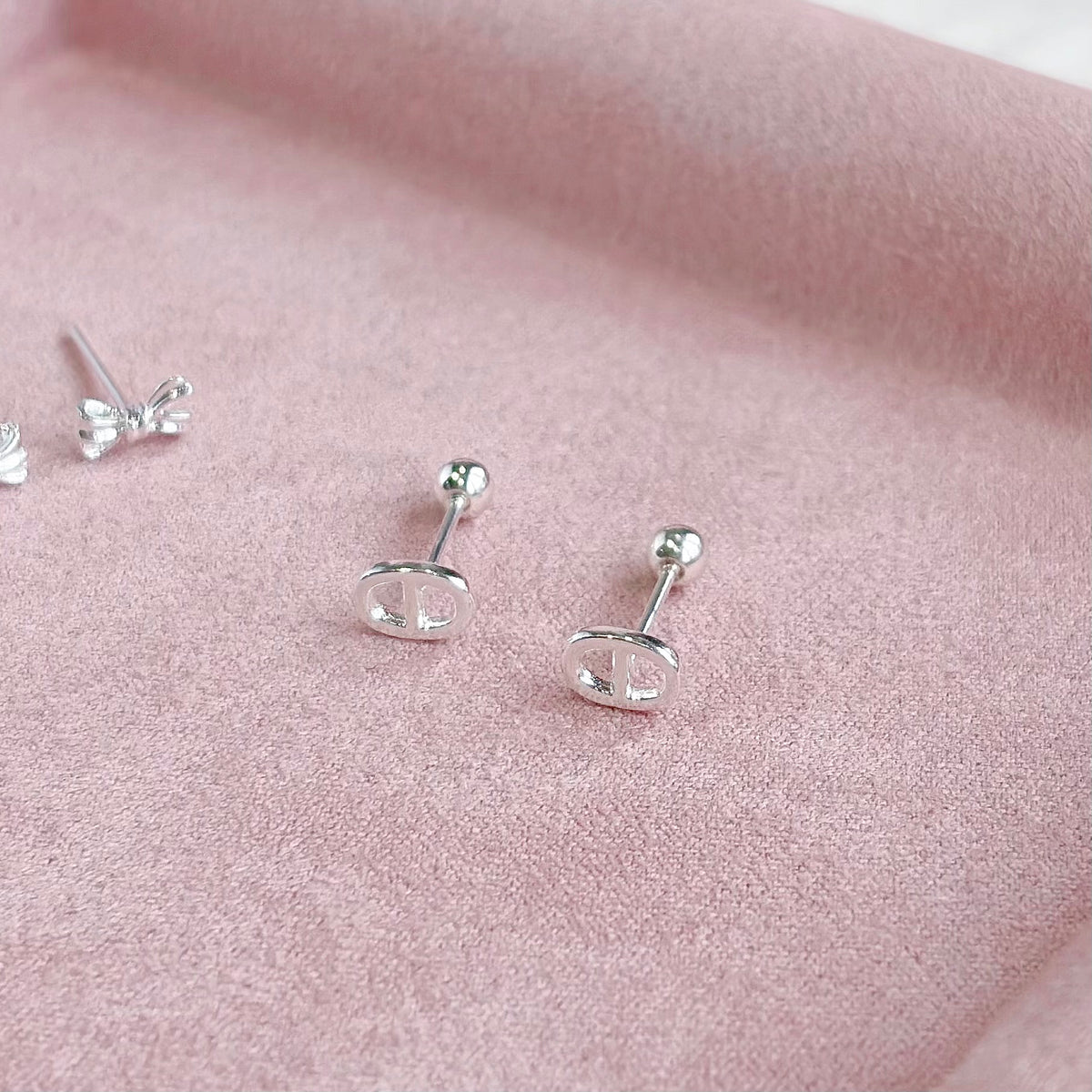 Eve Oval Micro Stud Earrings