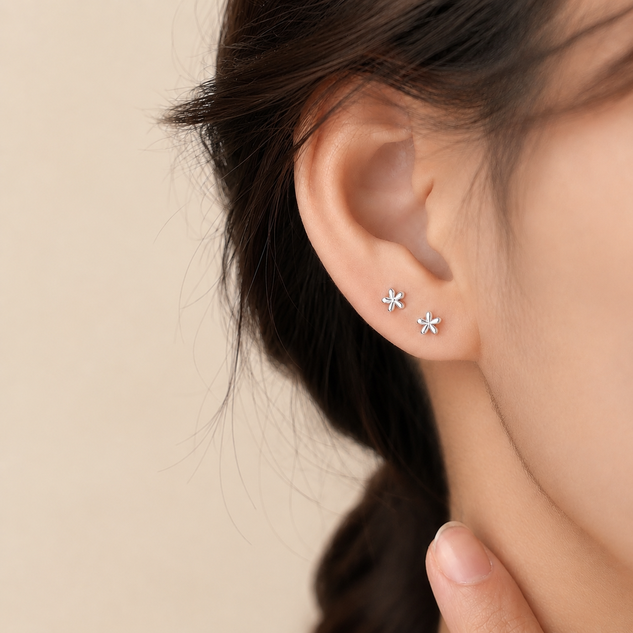 Ivy Mini Flower Stud Earrings