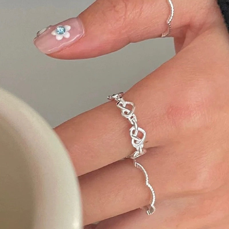 BUTTERCREAM Lotta S925 Silver Knotted Heart Ring in Silver