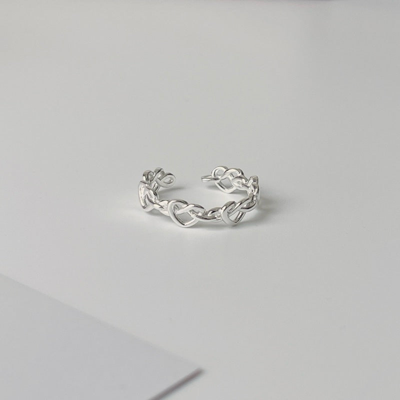 BUTTERCREAM Lotta S925 Silver Knotted Heart Ring in Silver