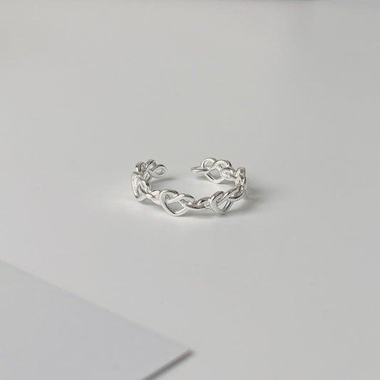 BUTTERCREAM Lotta S925 Silver Knotted Heart Ring in Silver