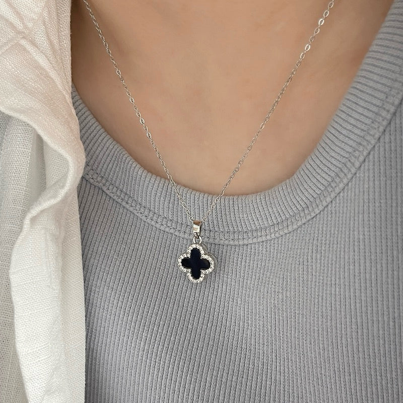 BUTTERCREAM Karina s925 Silver Two Side Four Leaf Clover Reversible Pendant Necklace in Silver