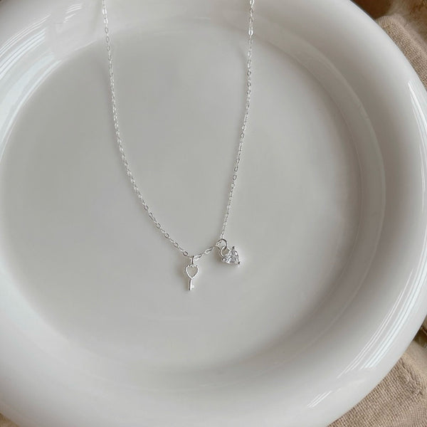 Jamie s925 Silver White Heart Zirconia & Key Pendant Neckl